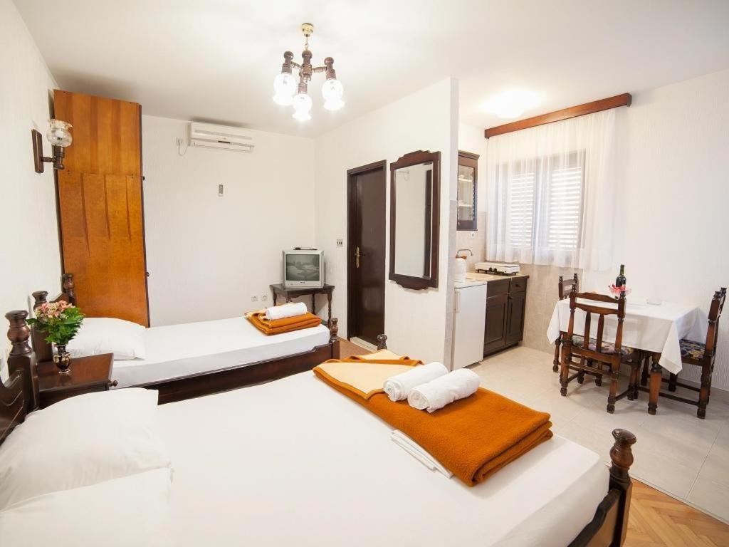 Guest House 4M Petrovac Kamer foto