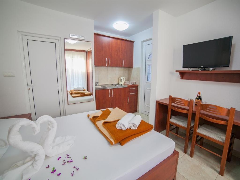 Guest House 4M Petrovac Kamer foto
