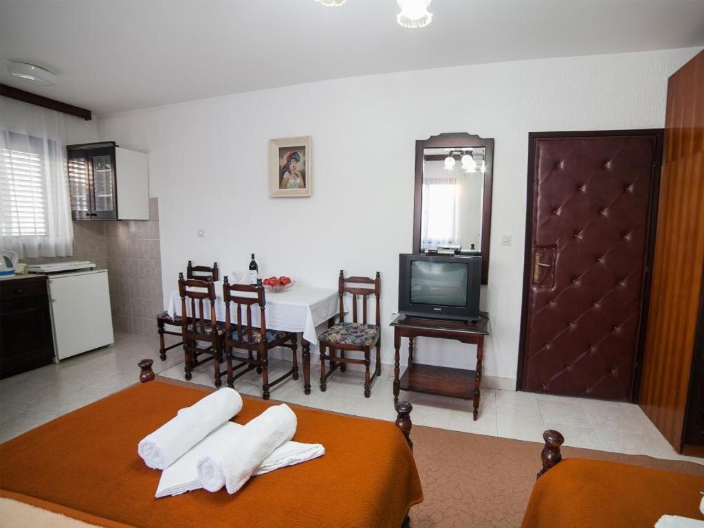 Guest House 4M Petrovac Kamer foto