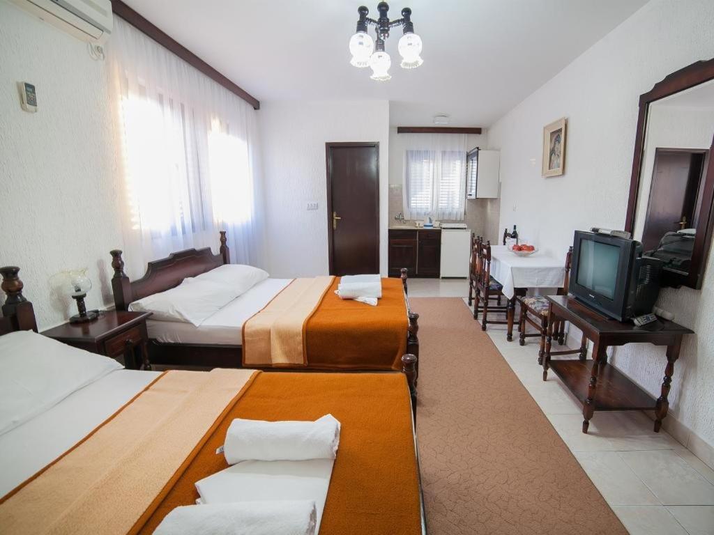 Guest House 4M Petrovac Kamer foto