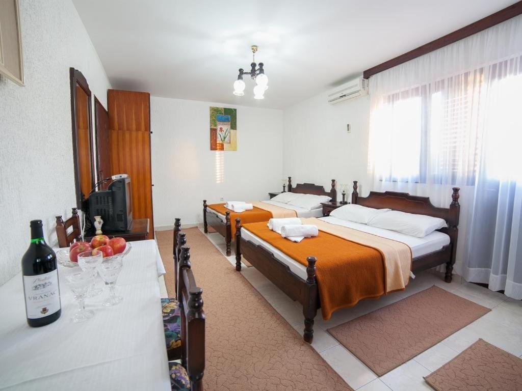 Guest House 4M Petrovac Kamer foto