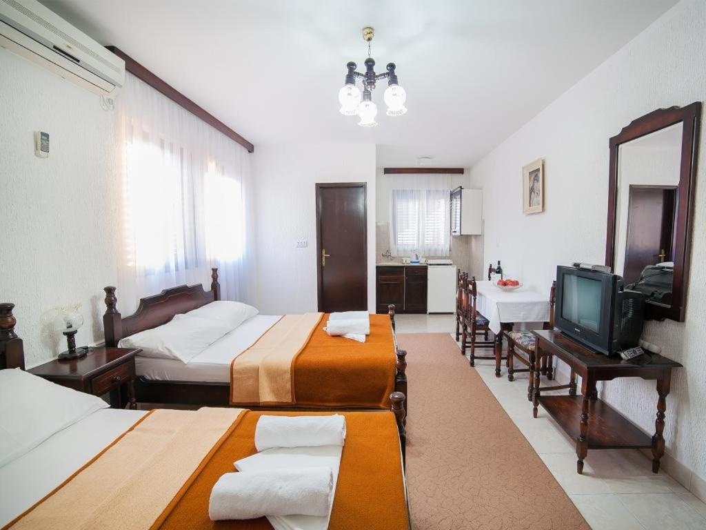 Guest House 4M Petrovac Kamer foto